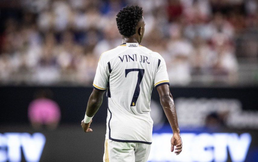 Real Madrid 2023/24 local versión jugador