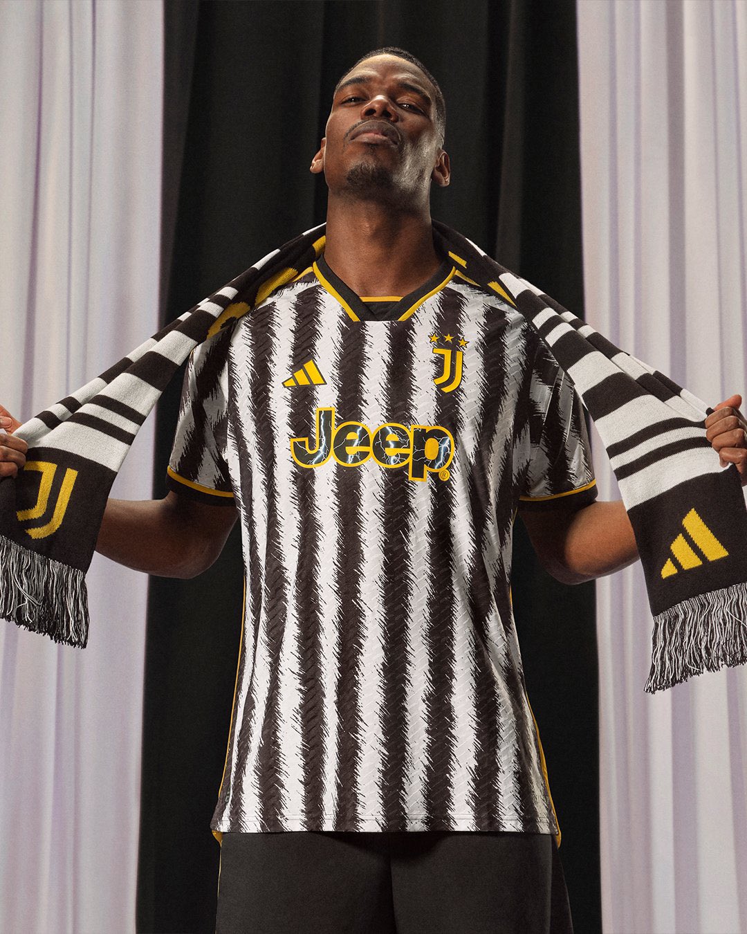 Juventus 2023/24 local versión aficionado